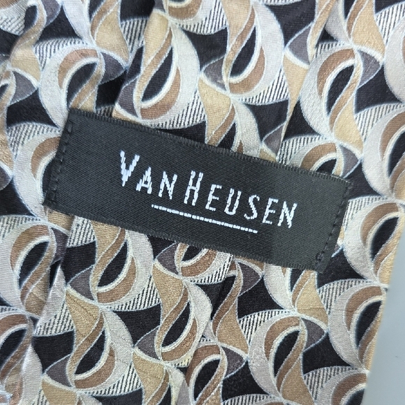 (J28) Van Heusen Black and Cream Patterned Tie - Picture 2 of 4